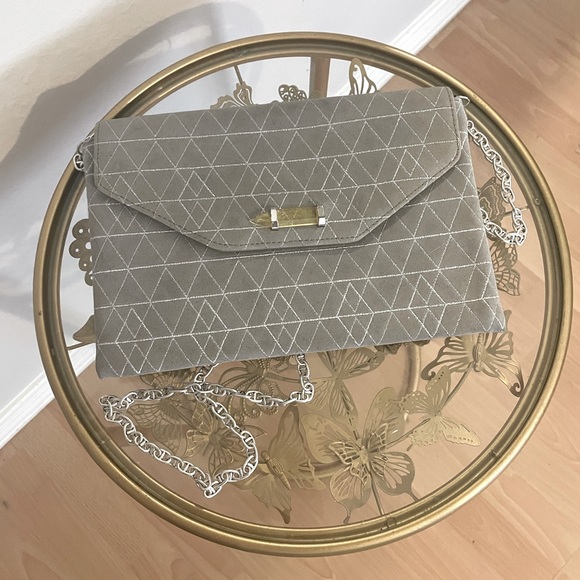 Stella and dot grey and silver clutch with detachable shoulder strap. - Picture 1 of 4